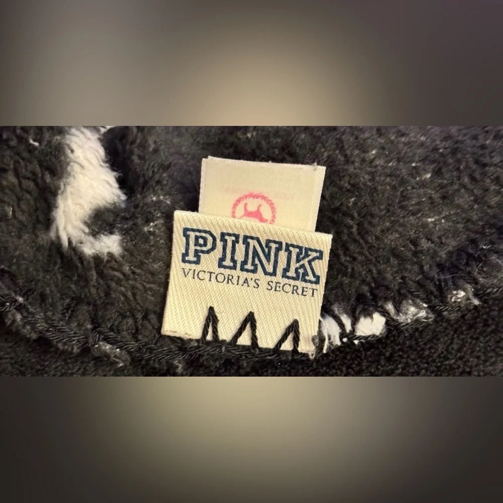 VS PINK VINTAGE STADIUM FLEECE BLANKET THROW LOVE ALL OVER PUP DOG LOGO RARE HTF - Picture 3 of 4